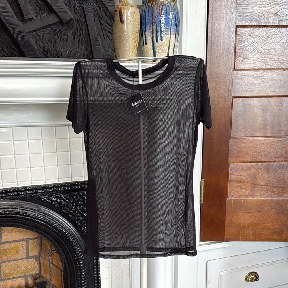 Black Fitted‎ Short Sleeve mesh  T-Shirt- NWT- retail 26